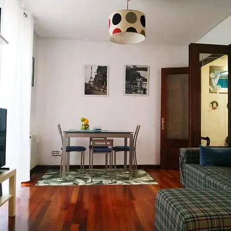 Apartamento en Cimadevilla junto al Puerto Deportivo Apartamento *