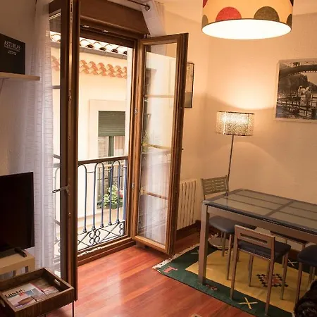 Apartamento en Cimadevilla junto al Puerto Deportivo