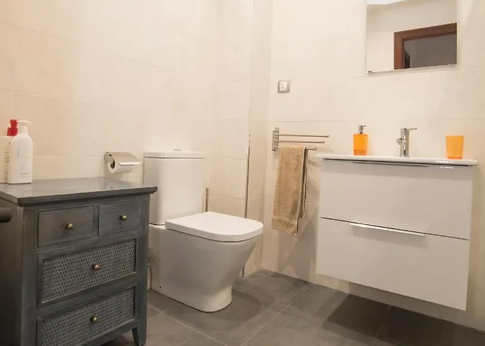 En Cimadevilla Junto Al Puerto Deportivo 希洪