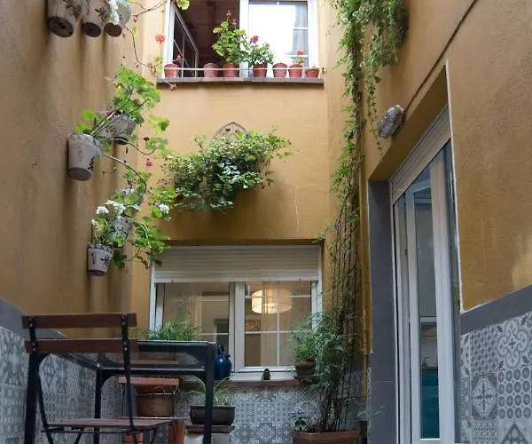 En Cimadevilla Junto Al Puerto Deportivo *